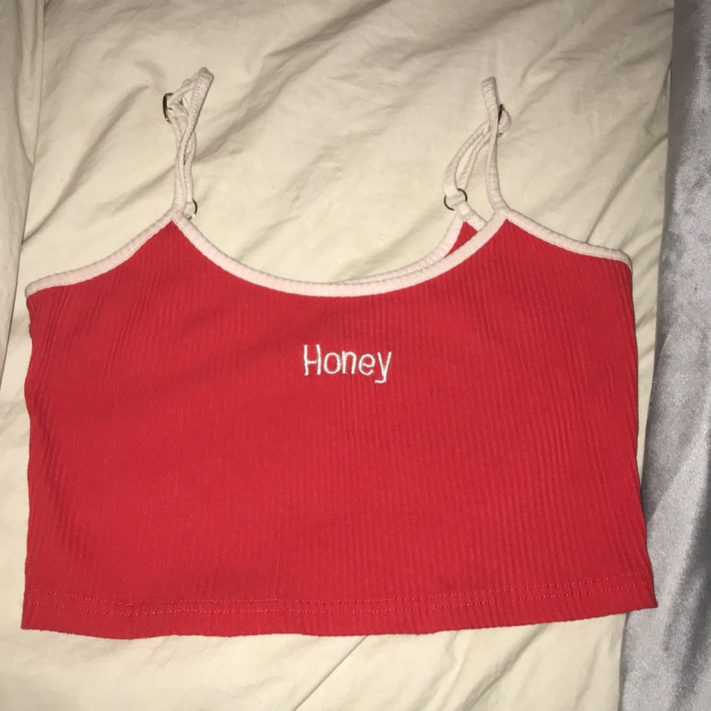 Cropped top “ Honey “ shirt.